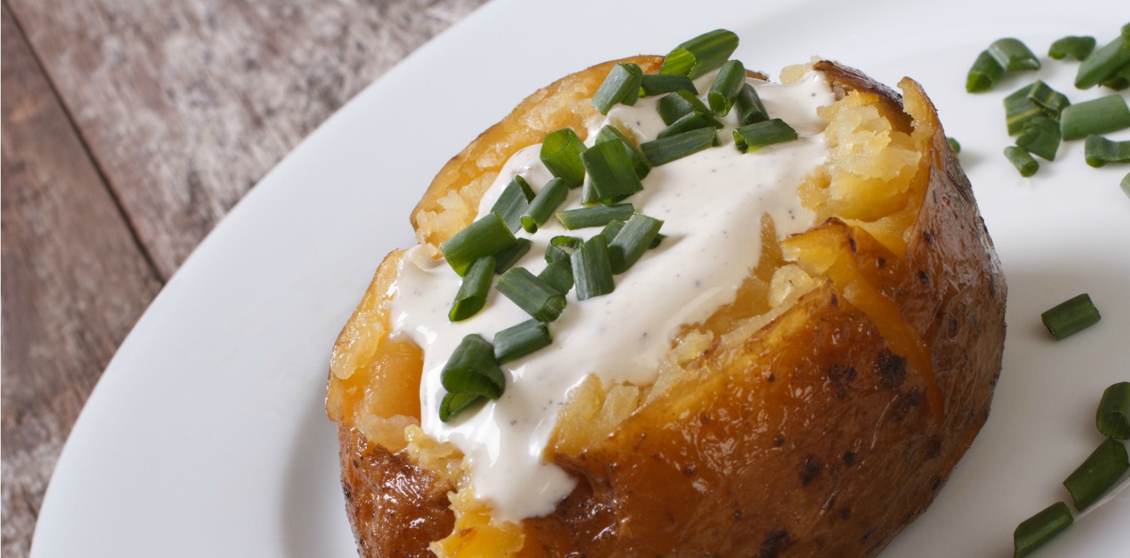 baked-potato-yogurt-onions