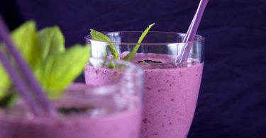 batido-proteinas-moras-yogur