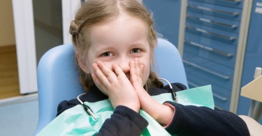 The-little-girl-afraid-in-the-dental-clinic