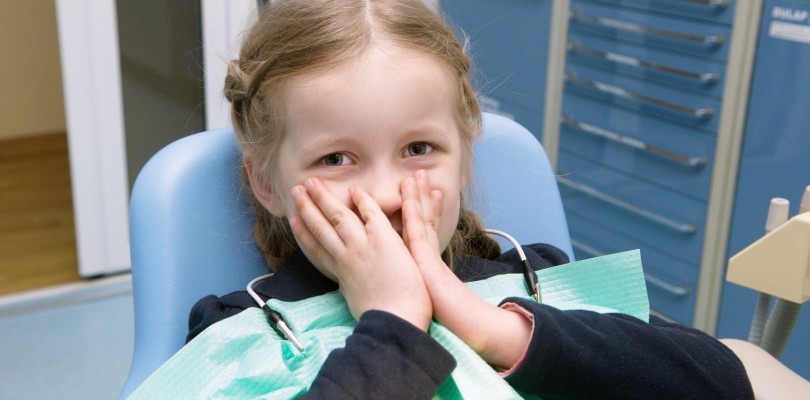 The-little-girl-afraid-in-the-dental-clinic