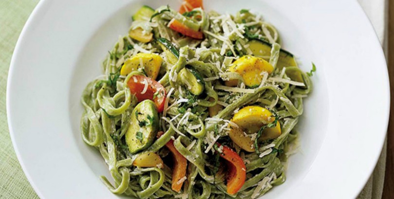 Spinach fettuccine with yogurt-cream sauce