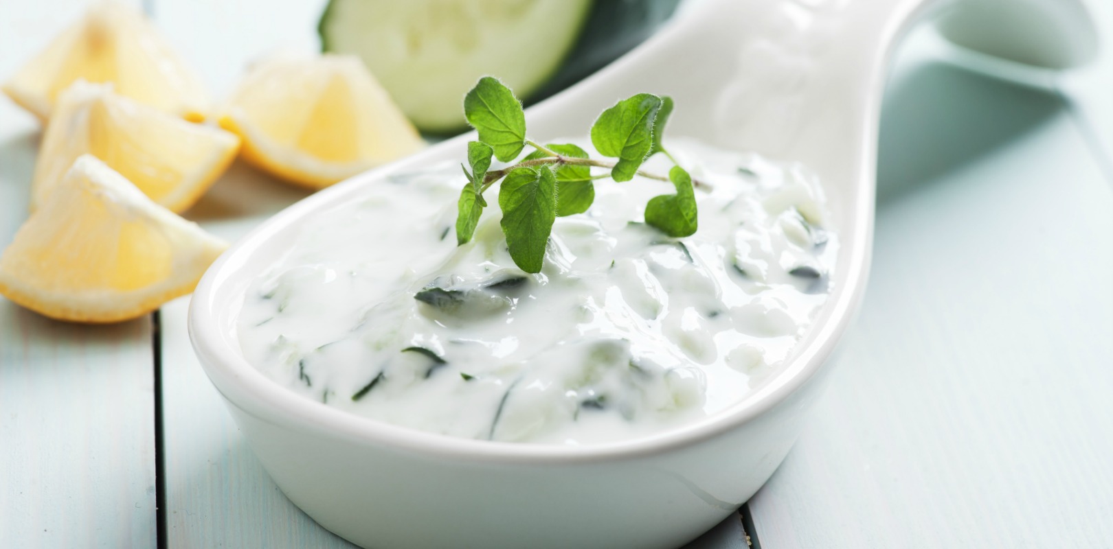 Make tzatziki with yogurt and cucumbers - Yogurt in Nutrition