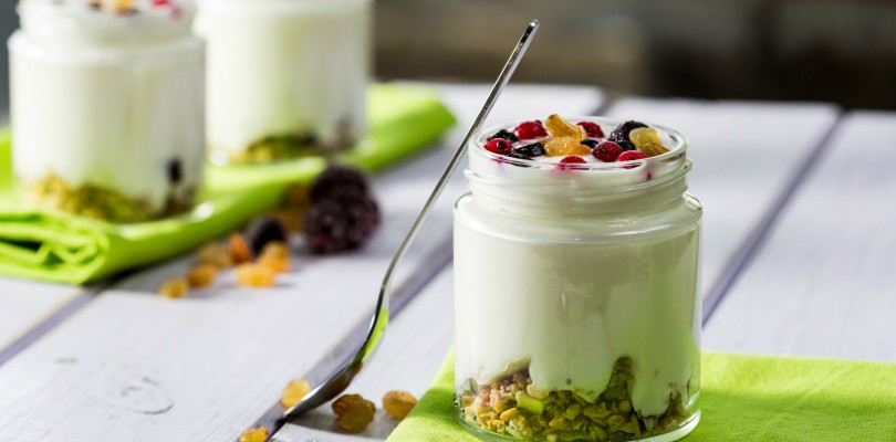 greek-yogurt-berries-health-benefits