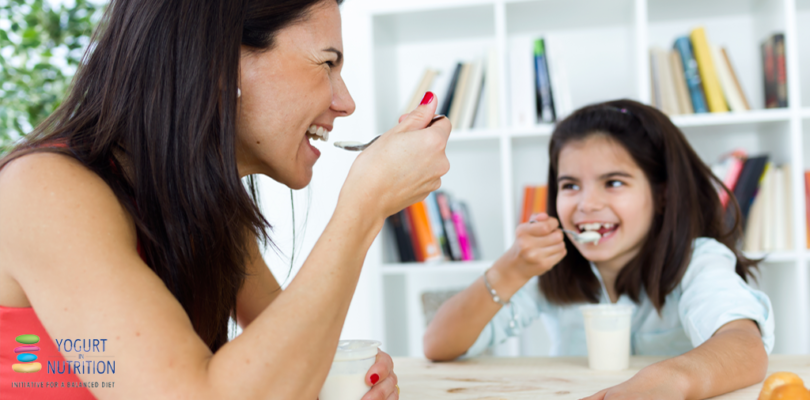 Los padres son un ejemplo importante para que sus hijos adquieran hábitos  alimentarios saludables - Yogurt in Nutrition